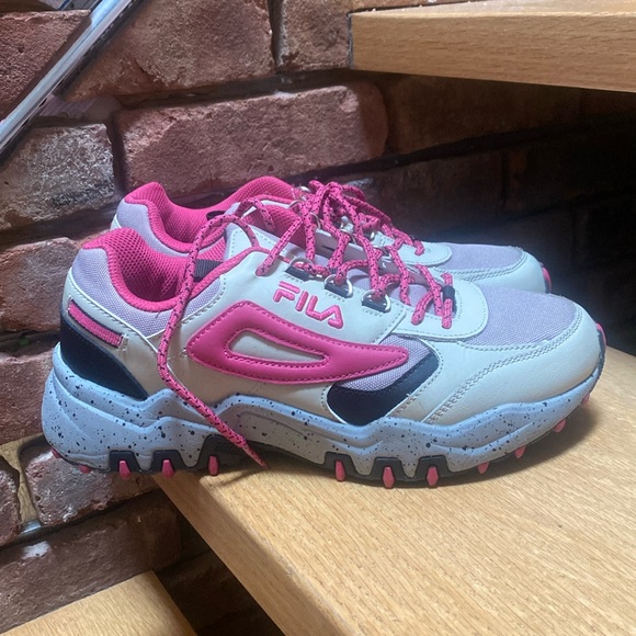 Fila Shoes - NWT woman’s Fila Reminder sneakers in pink/gray/beige